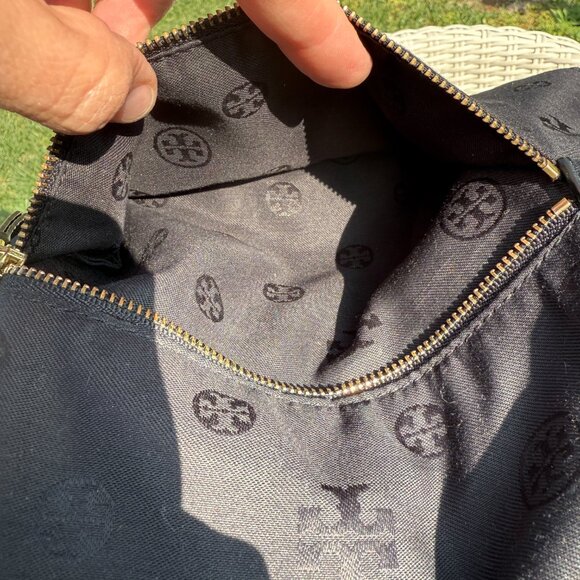 Tory Burch Fold-over Adjustable Pebbled Leather Crossbody Bag - Picture 9 of 12